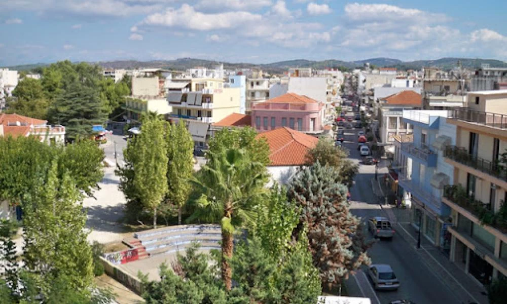 Αμαλιάδα: Αυτοκίνητο «εισέβαλε» σε τζαμαρία κεντρικού καταστήματος